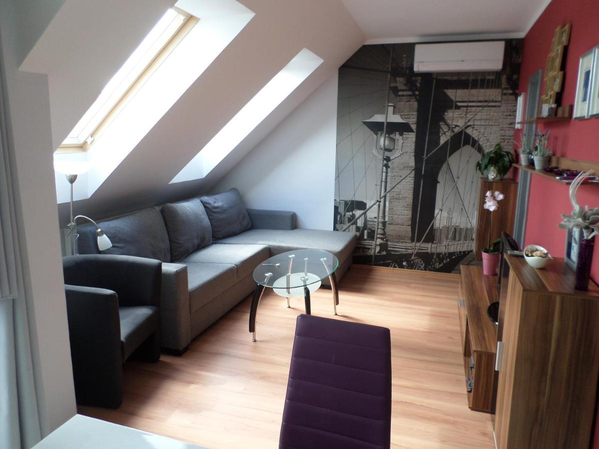 Апартаменты Cecilia Apartman Шарвар Экстерьер фото